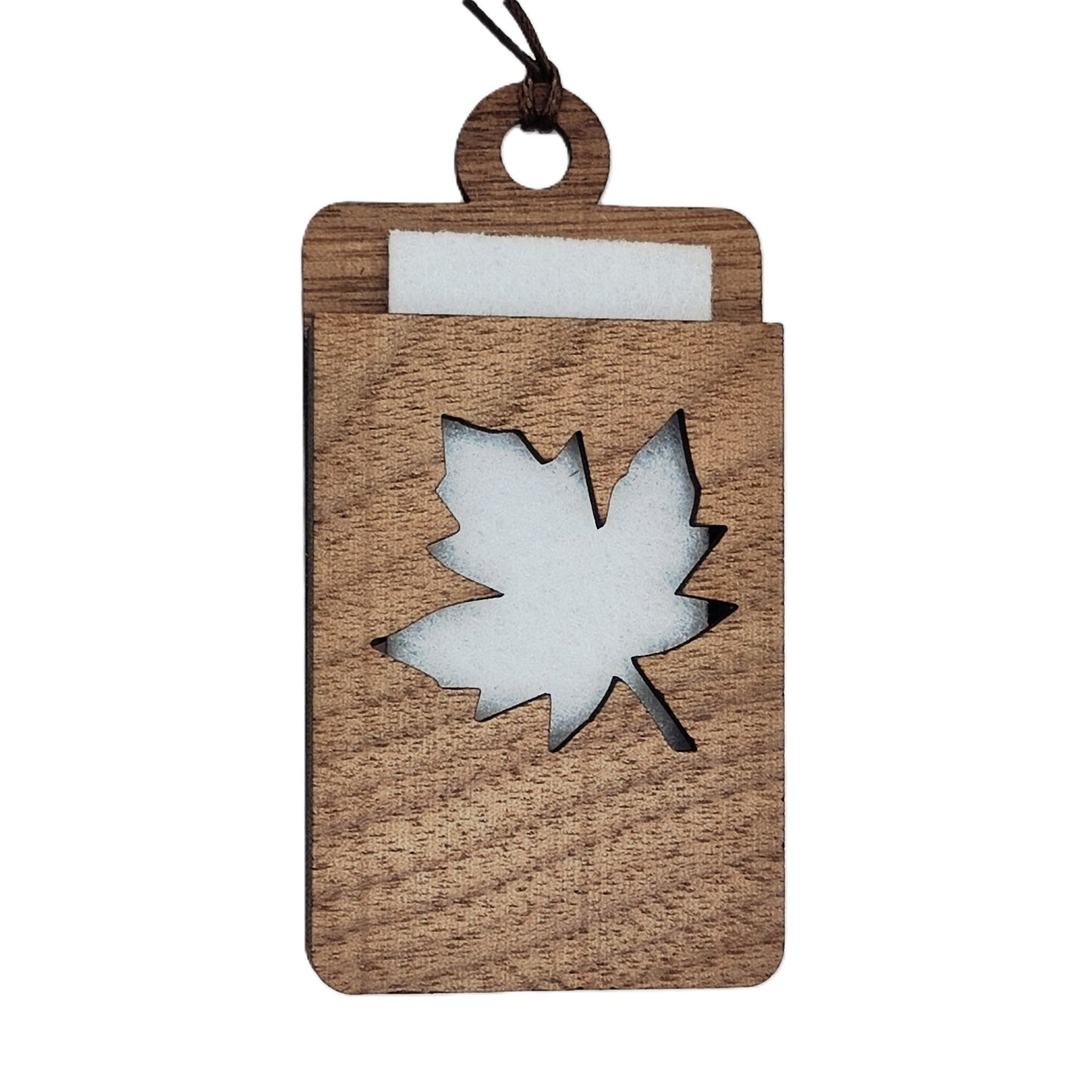 Holz Lufterfrischer "AHORNBLATT", Duftbaum aus Nussbaumholz mit Filzpad fürs Auto - Wunderkraft.bio