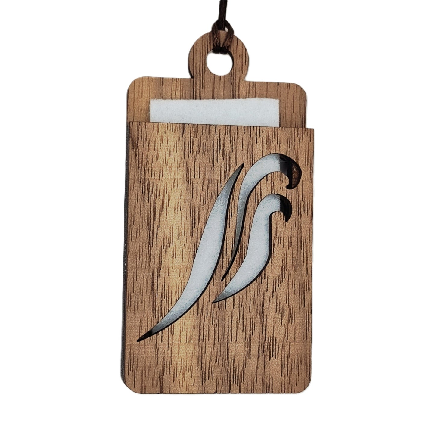 Holz Lufterfrischer "ORNAMENT", Duftbaum aus Nussbaumholz mit Filzpad fürs Auto - Wunderkraft.bio