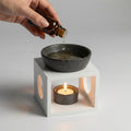 Duftlampe aus weißem Holz in Spa - Optik mit schwarzer Keramikschale - Wunderkraft naturals
