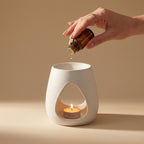 Elegante Duftlampe aus Keramik in Weiß – geschwungene Form - Wunderkraft naturals