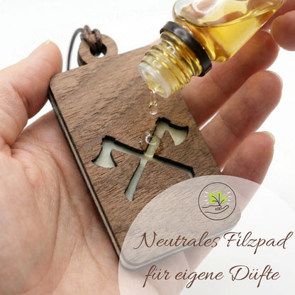 Holz Anhänger für ätherische Öle "AXT", Duftbaum aus Nussbaumholz mit Filzpad fürs Auto - Wunderkraft naturals