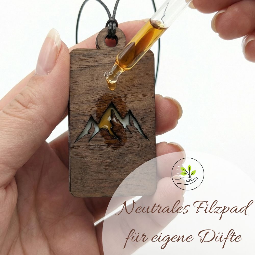 Holz Anhänger für ätherische Öle "BERGE", Duftbaum aus Nussbaumholz mit Filzpad für Duftöle - Wunderkraft naturals