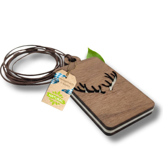 Holz Anhänger für ätherische Öle "GEWEIH", Duftbaum aus Nussbaumholz mit Filzpad fürs Auto - Wunderkraft naturals