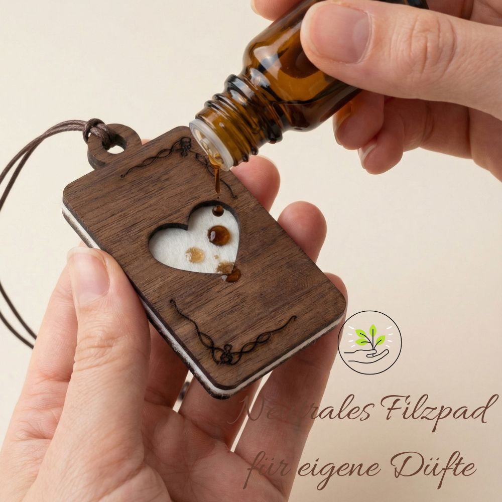 Holz Anhänger für ätherische Öle "HERZ", Duftbaum aus Nussbaumholz mit Filzpad für Duftöle - Wunderkraft naturals