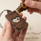 Holz Anhänger für ätherische Öle "HERZ", Duftbaum aus Nussbaumholz mit Filzpad für Duftöle - Wunderkraft naturals