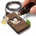 Holz Duftbaum für ätherische Öle "AHORNBLATT", Anhänger aus Nussbaumholz mit Filzpad fürs Auto - Wunderkraft naturals