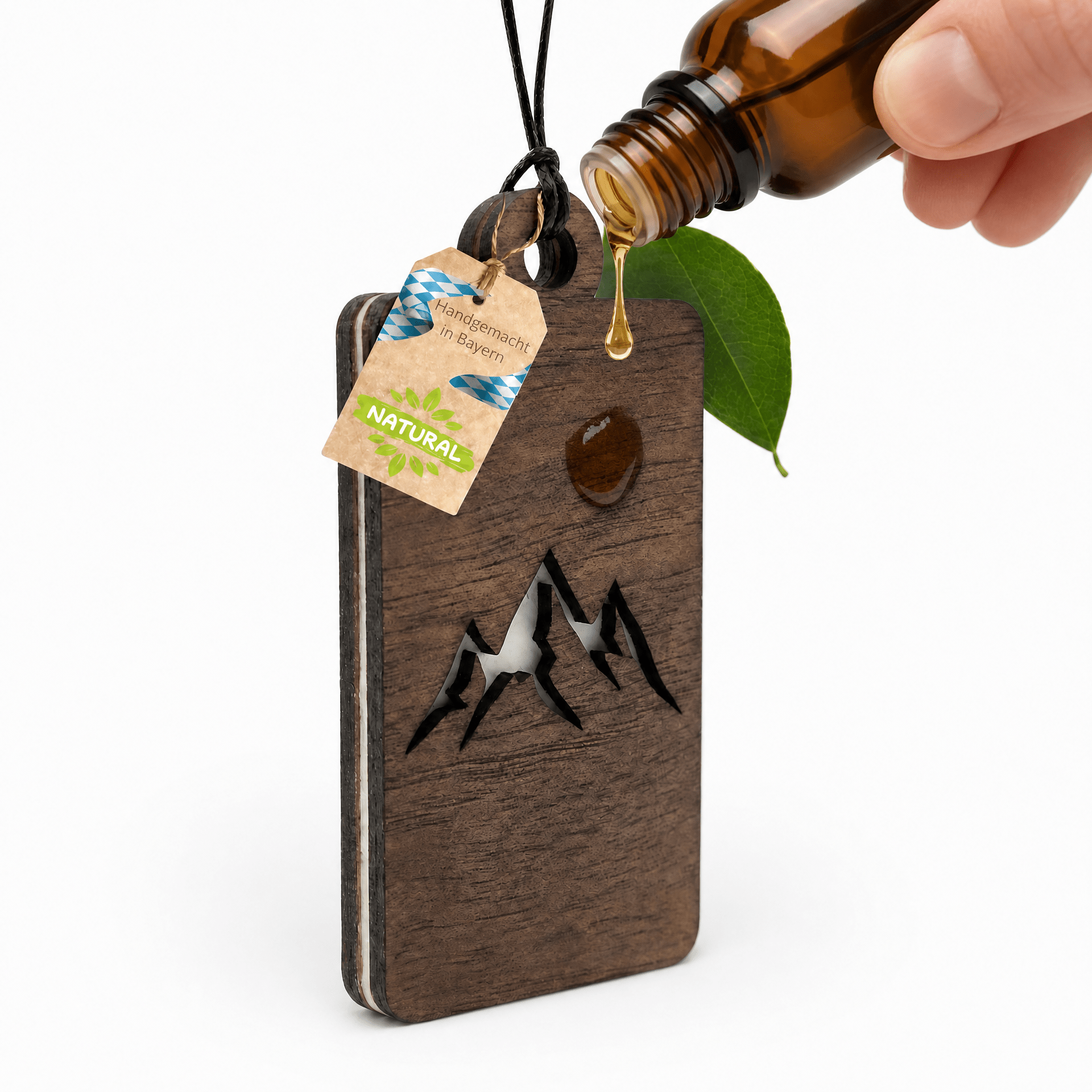 Holz Duftbaum für ätherische Öle "BERGE", Anhänger aus Nussbaumholz mit Filzpad für Duftöle - Wunderkraft naturals