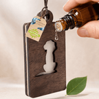 Holz Duftbaum für ätherische Öle "HUND", Anhänger aus Nussbaumholz mit Filzpad fürs Auto - Wunderkraft naturals