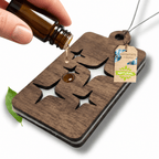 Holz Duftbaum für ätherische Öle "STERNE", Anhänger aus Nussbaumholz mit Filzpad für Duftöle - Wunderkraft naturals