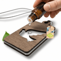 Holz Duftbaum für ätherische Öle "TAUBE", Anhänger aus Nussbaumholz mit Filzpad für ätherische Öle - Wunderkraft naturals