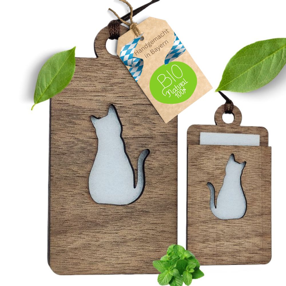 Holz Lufterfrischer "KATZE", Duftbaum aus Nussbaumholz mit Filzpad fürs Auto - Wunderkraft.bio von Wunderlampe.bio