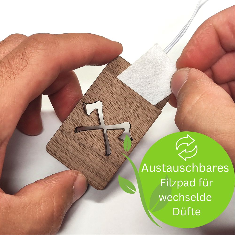 Holz Lufterfrischer "ORNAMENT", Duftbaum aus Nussbaumholz mit Filzpad fürs Auto - Wunderkraft.bio von Wunderlampe.bio