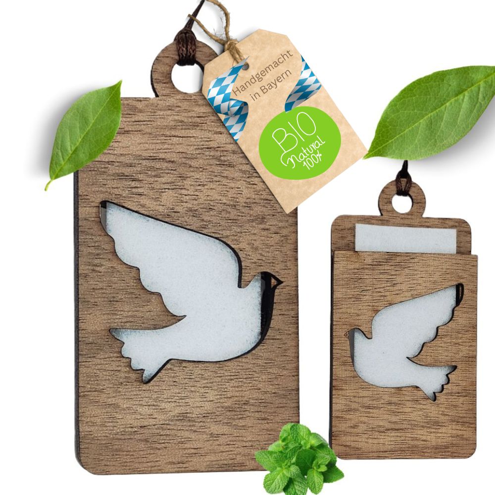 Holz Lufterfrischer "TAUBE", Duftbaum aus Nussbaumholz mit Filzpad fürs Auto - Wunderkraft.bio von Wunderlampe.bio