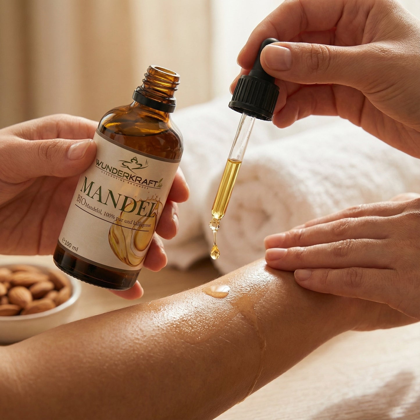 Im SET BIO Jojobaöl & bio Mandelöl, naturrein, je 100ml, als Basisöl oder zur Massage - Wunderkraft naturals
